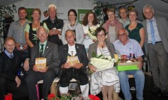 Ehrungen hinten: Manfred Bloching, Renate Halder, Karl Kley, Susanne Kley, Franziska Jörg, Tanja Waidmann, Alfred Tress, Regina Jörg, Helmut Geiselhart Gauvorsitzender, vorne: Herr Kesenheimer, Paul Jörg, Eberhard Schöll, Marianne Jörg, Max Kurz.